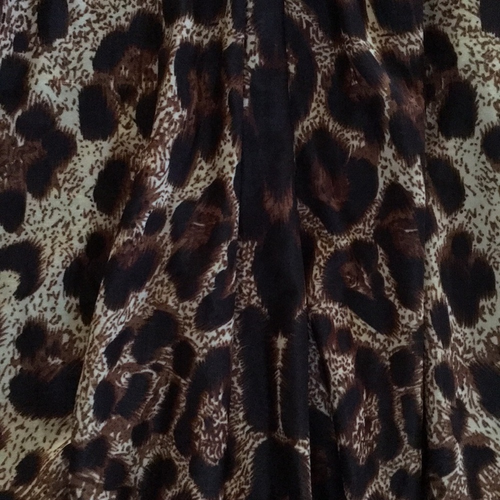 Leopard Print Sleeveless Top - Picture 7 of 8